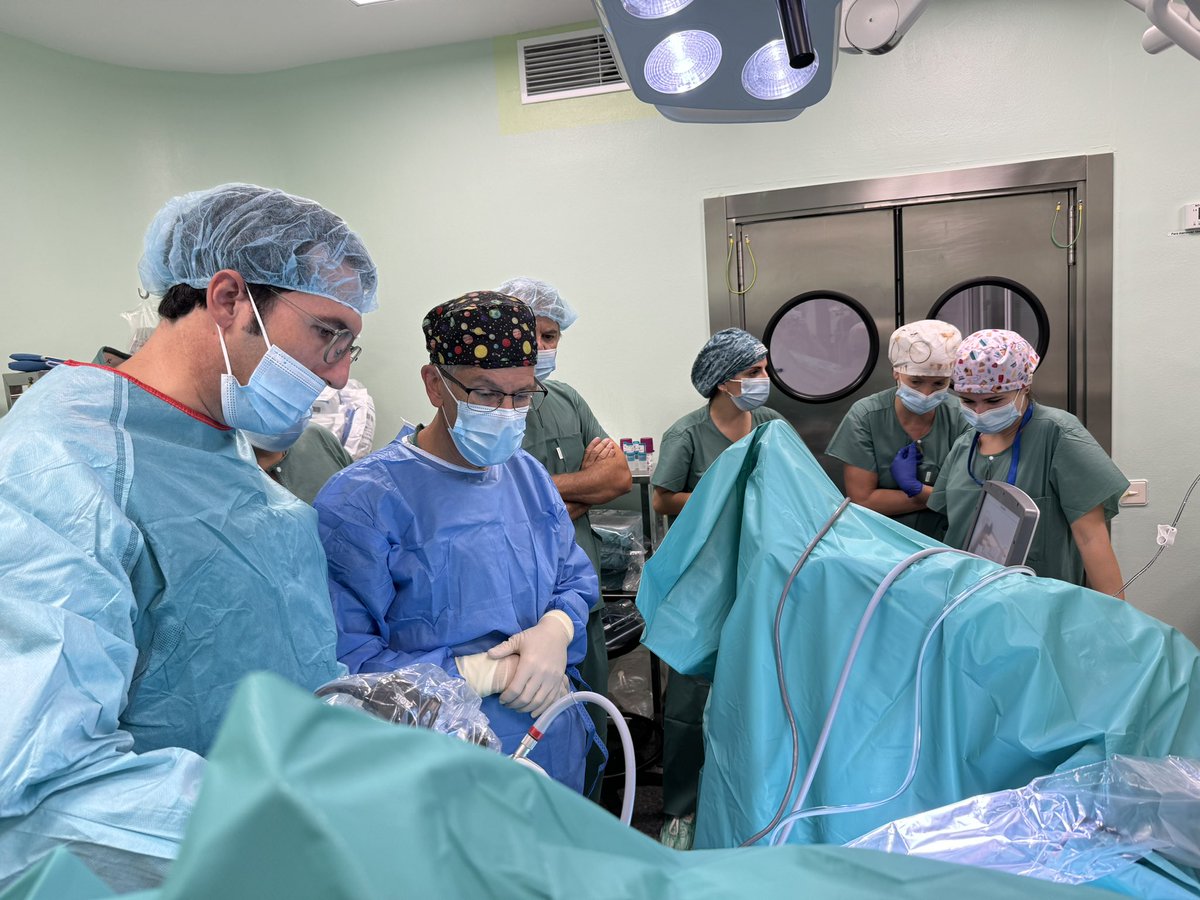 Muchas gracias al Dr Pedro Blasco <a href="/Pbh4466/">Pedro Blasco</a> y al Dr Fran Rivera por su visita y formación en cirugía prostática en régimen CMA con tecnología #rezum 
<a href="/hospital_hvn/">HUVN</a>