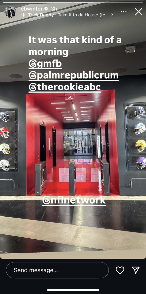 kathyldg2023's tweet image. #EricWinter #TheRookie #GMFB 

Great &amp;amp; fun interview on GMFB w/@EricWinter1 
Discussion included his younger years, Palm Republic, football, The Rookie -including the cold open of Tim watching football, then is interrupted by a car chase (w/c he stops) One of my favorite opens