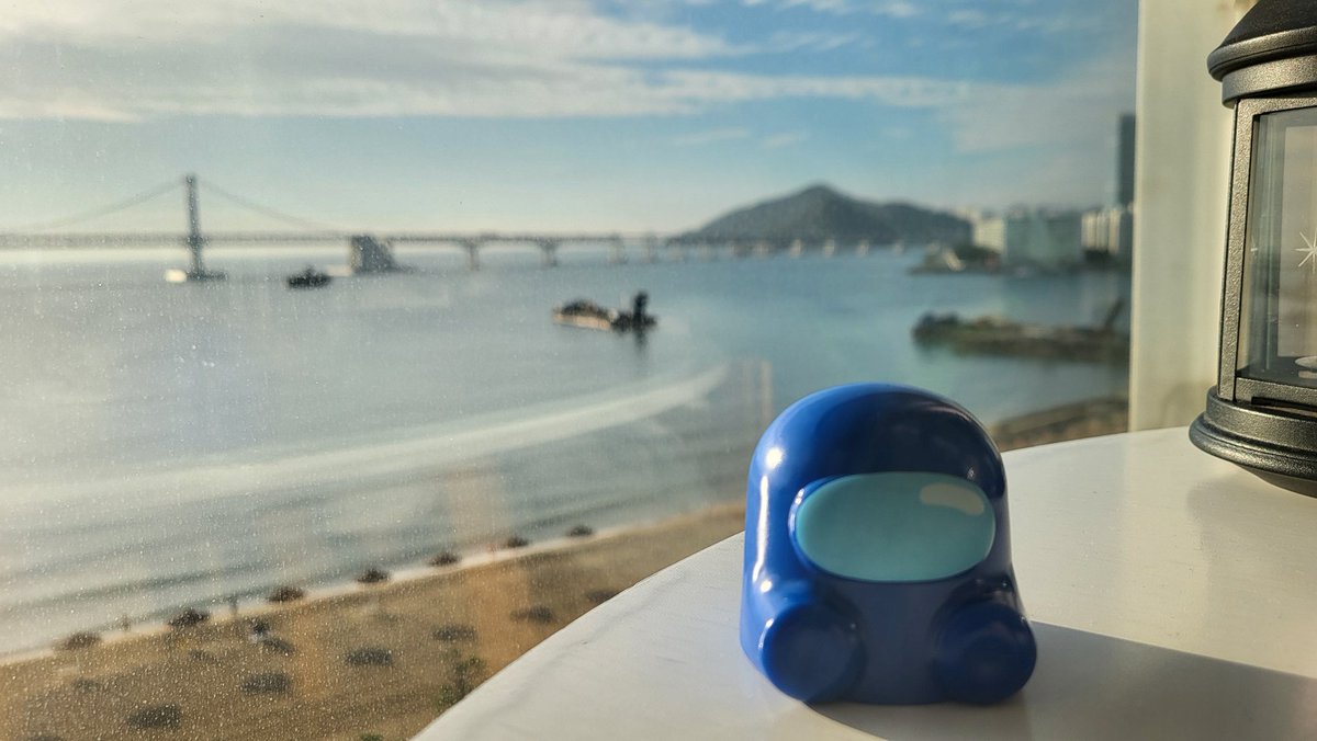 Reakor2's tweet photo. Amogus in Busan https://t.co/6MveVdiAKn