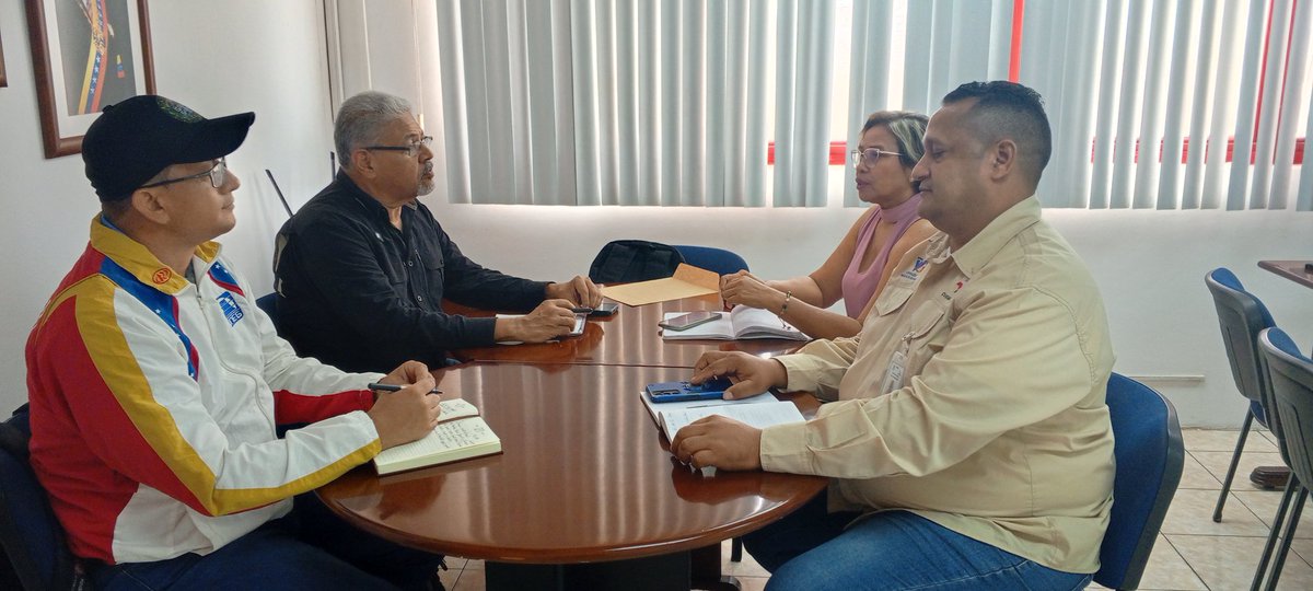 Uneginforma's tweet photo. Reunión interinstitucional entre #UNEG y #Bauxilum para establecer alianzas estratégicas para el desarrollo de proyectos enmarcados en la producción de materiales con materia prima nacional que puedan sustituir las importaciones. https://t.co/SDuvvO5ROQ