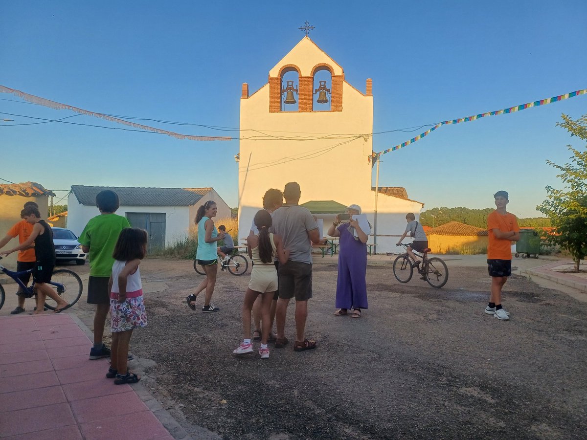 Beatriz Gutiérrez-Gil (@beatriz_gg_leon) on Twitter photo Este verano el #AyuntamientodeSahagun, a través de las subvenciones del IntitutoLeonesDeCultura <a href="/ilc_dipuleon/">Instituto Leonés de Cultura</a>, restauró la Iglesia de #Villalmán, símbolo del pueblo. Tambien gracias a los esfuerzos de la asoc de vecinos #AVVV la fachada del templo luce como nueva <a href="/diputacionleon/">Diputación De León</a> Este verano el #AyuntamientodeSahagun, a través de las subvenciones del IntitutoLeonesDeCultura <a href="/ilc_dipuleon/">Instituto Leonés de Cultura</a>, restauró la Iglesia de #Villalmán, símbolo del pueblo. Tambien gracias a los esfuerzos de la asoc de vecinos #AVVV la fachada del templo luce como nueva <a href="/diputacionleon/">Diputación De León</a>