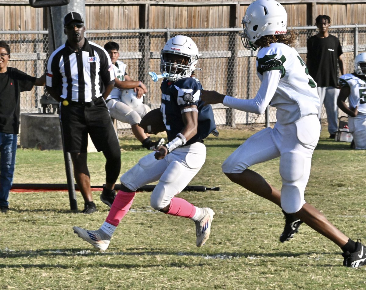 Middle school football action — <a href="/CampbellGators/">Campbell Middle</a> @ <a href="/truittcfisd/">Truitt Middle School</a>! #CFISDspirit 🏈