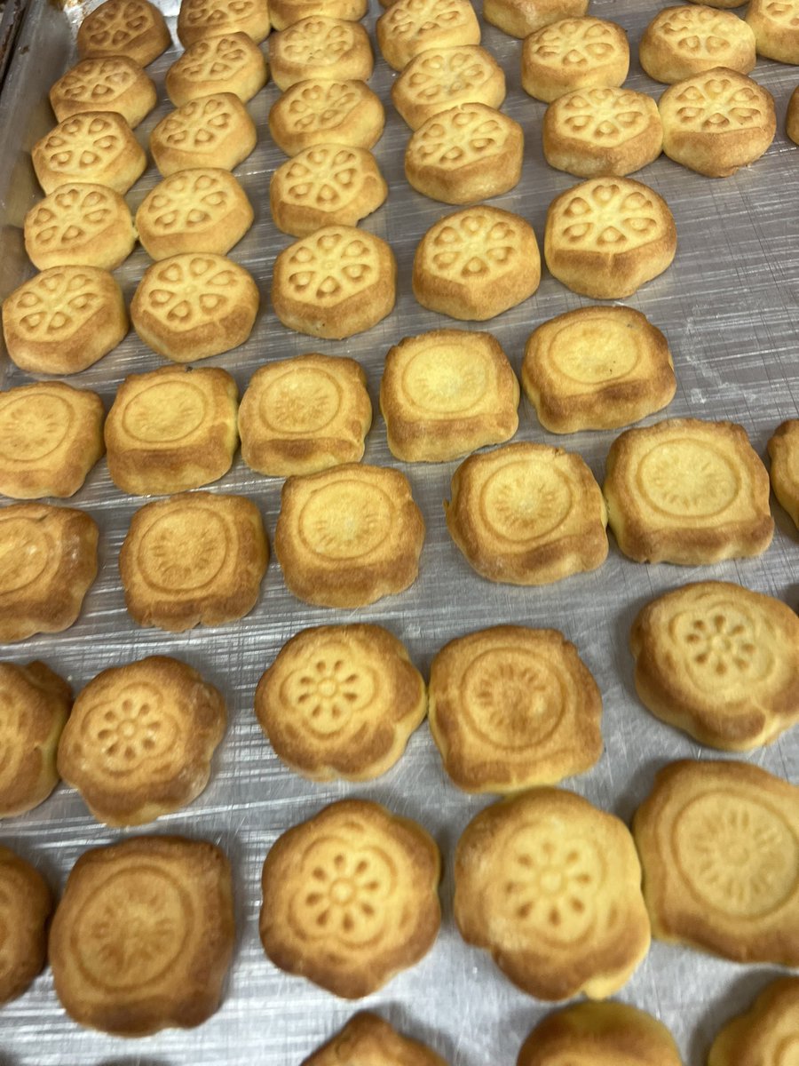 Alkadoursweets's tweet photo. 🔉Our new Mamool (Cookies )   with orange, pineapple, dried apricot come and try the new types .🍊🍑🍍, Always Fresh, at Bayshore Shopping Centre , Carlingwood Shopping Centre and Billings Bridge Shopping Centre 
#اوتاوا #Ottawamall #bayshore #canada #ottawa vegan  #vegansweets https://t.co/ASYzZQymV0