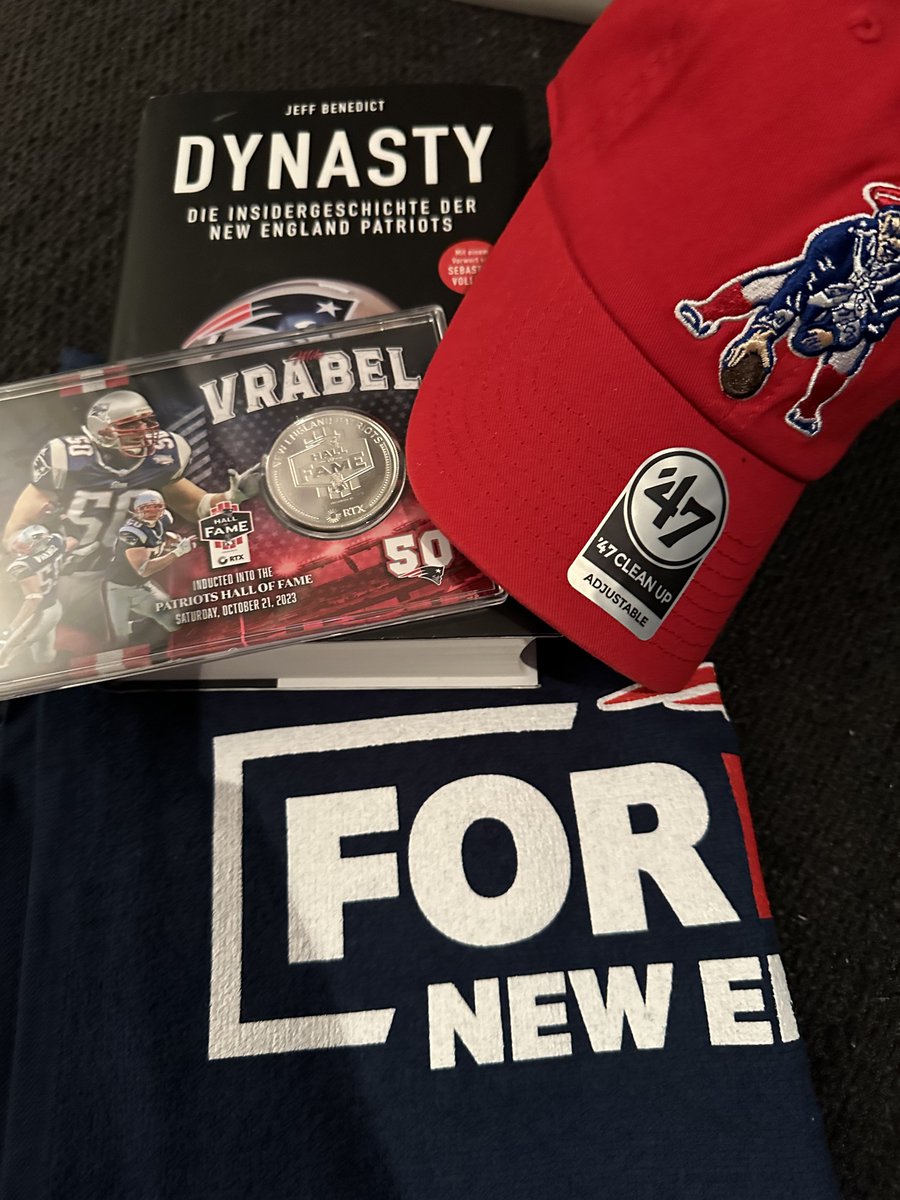 🏈🇬🇧London GIVEAWAY🇬🇧🏈

[GERMAN]

🇬🇧LONDON IS CALLING🇬🇧 und ich verlose dazu an einem glücklichen oder einer glücklichen ein kleines Merch Paket. 

Der Inhalt dieses Pakets:

• <a href="/Patriots/">New England Patriots</a> Throwback Cap
• The Dynasty Buch
• Mike Vrabel Münze
• "Forever New England" Towel

Also