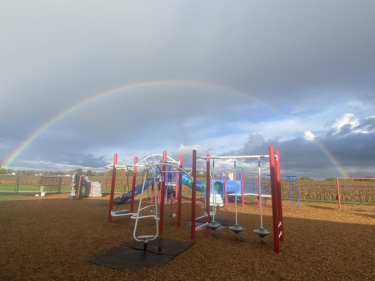 NES_principaws's tweet photo. Through the rain and gloomy morning we were witness to pure beauty with this beautiful rainbow. #rainbowsbringhappiness #beauty #NESisthebest https://t.co/Oo2KiY0K5B