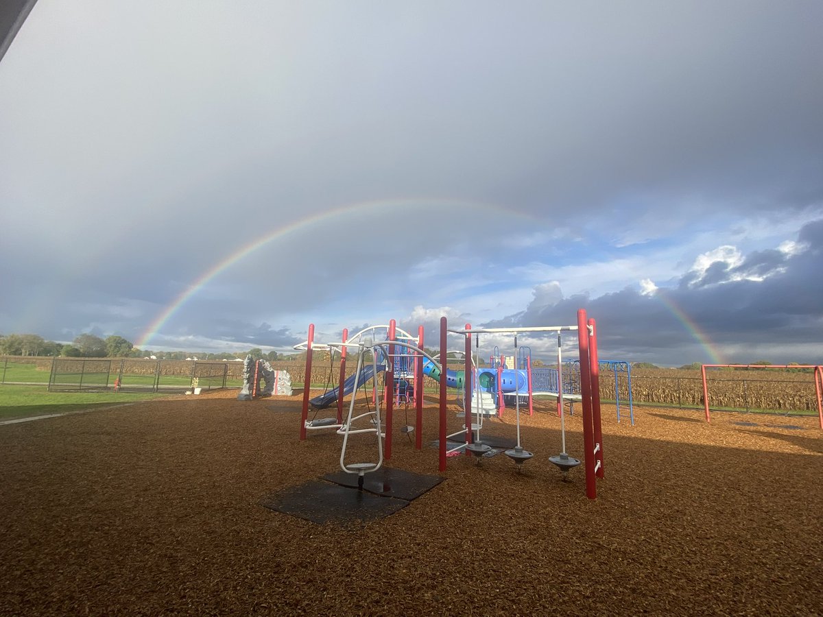 NES_principaws's tweet photo. Through the rain and gloomy morning we were witness to pure beauty with this beautiful rainbow. #rainbowsbringhappiness #beauty #NESisthebest https://t.co/Oo2KiY0K5B