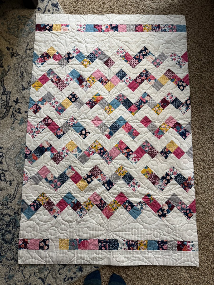 rookiefan7A19's tweet image. Worst part about quilting: adding the binding 😩I have 3 quilts I need to add binding on and I have no motivation to do so 😭 mostly because I don’t like hand sewing… Send help 

#quilting #handsewing #needmotivation
