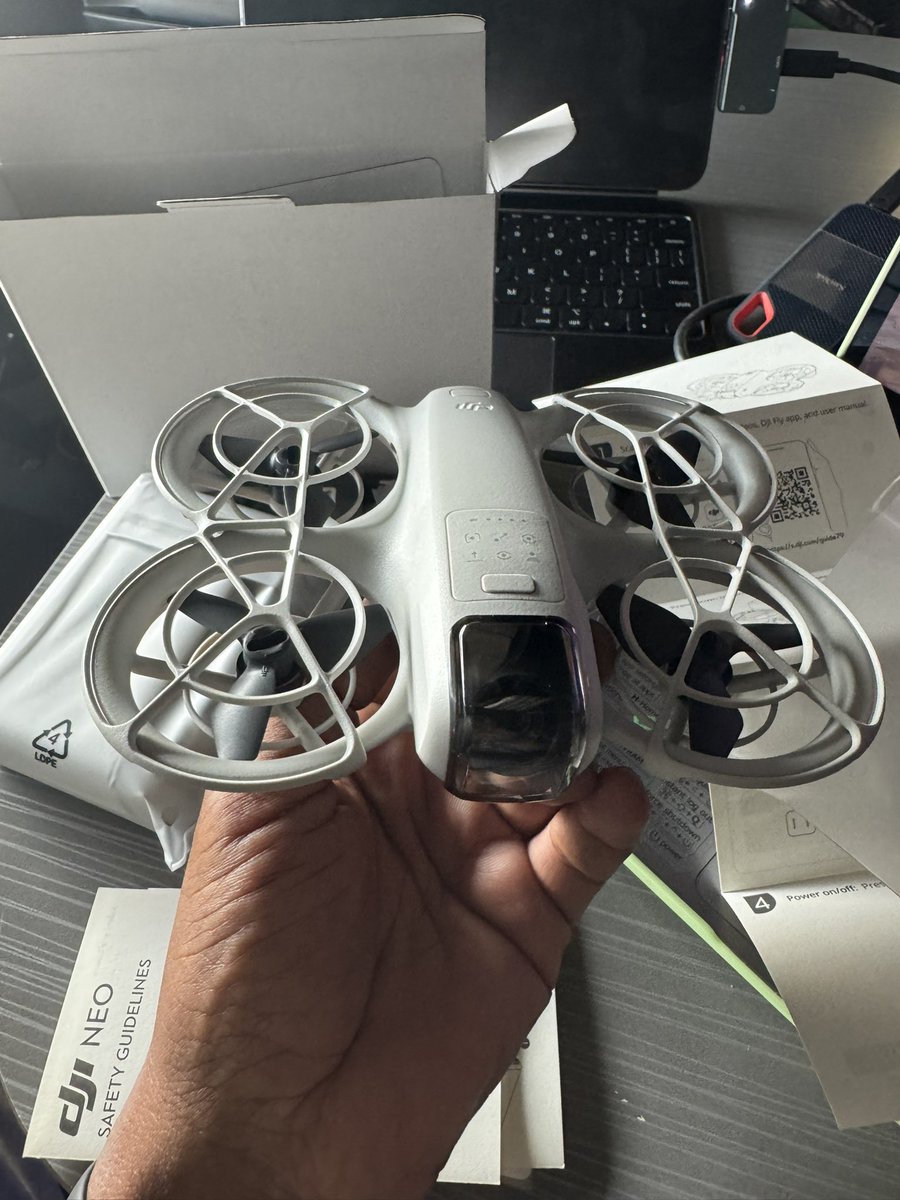 DoniverseRealms's tweet image. Got my hands on the new DJI Neo! 🛸 Lightweight and packed with features—perfect for creating content on the move. Stay tuned as I explore what this little powerhouse can do! #DJINeo #AerialTech #TheDonSiriusShow