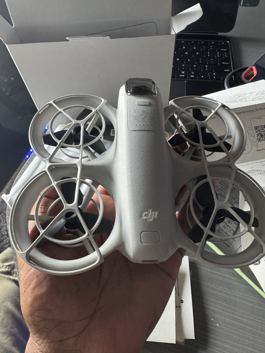 DoniverseRealms's tweet image. Got my hands on the new DJI Neo! 🛸 Lightweight and packed with features—perfect for creating content on the move. Stay tuned as I explore what this little powerhouse can do! #DJINeo #AerialTech #TheDonSiriusShow