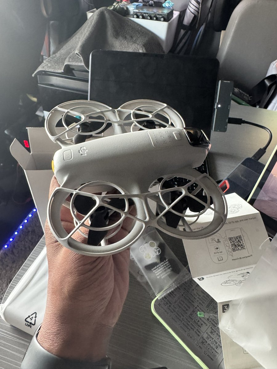 DoniverseRealms's tweet image. Got my hands on the new DJI Neo! 🛸 Lightweight and packed with features—perfect for creating content on the move. Stay tuned as I explore what this little powerhouse can do! #DJINeo #AerialTech #TheDonSiriusShow