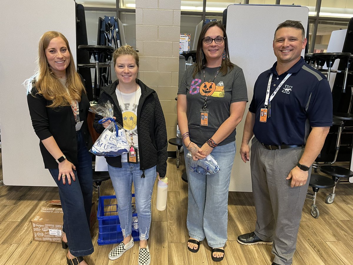Fun time visiting the <a href="/HumbleISD_KHS/">Kingwood High School</a>’s feeder campuses today with <a href="/mckinneysarah2/">mckinney_sarah</a> for #FutureMustangsWeek! These <a href="/HumbleISD_HHE/">Hidden Hollow Elementary</a> teachers and #futuremustangs are already #KingwoodALLIN! Shoutout to <a href="/MrsRayEducation/">Danielle Ray</a> for organizing the excitement this week.