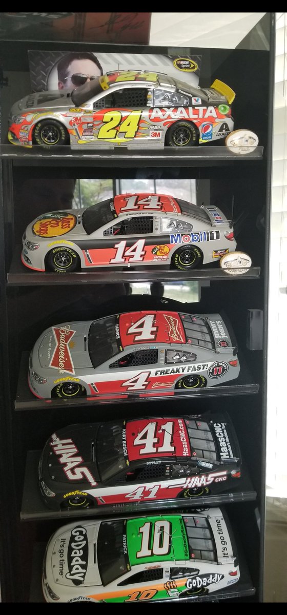 oldfriends42's tweet photo. @anthonyalfredo I got a display case from a local store that fit my cars perfectly, it spins as well! https://t.co/tjYvvBglRL