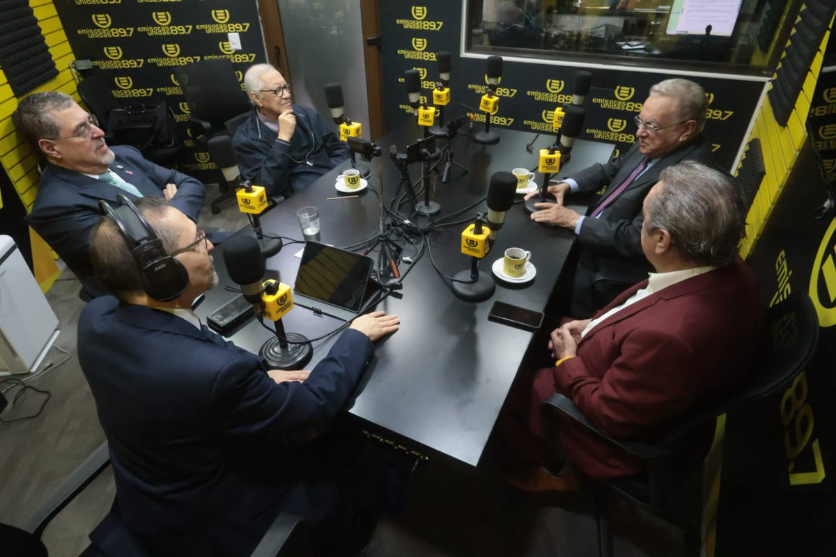 Felicitaciones <a href="/EmisorasUnidas/">Emisoras Unidas</a> en su 60 Aniversario, acompañando cada paso de nuestra historia Un aliado en los momentos más cruciales para la paz y la democracia, y un motor para el desarrollo y la integración. Un honor compartir <a href="/BArevalodeLeon/">Bernardo Arévalo</a>
<a href="/amaldonadopdte/">Alejandro Maldonado</a> Stein #EU60Años