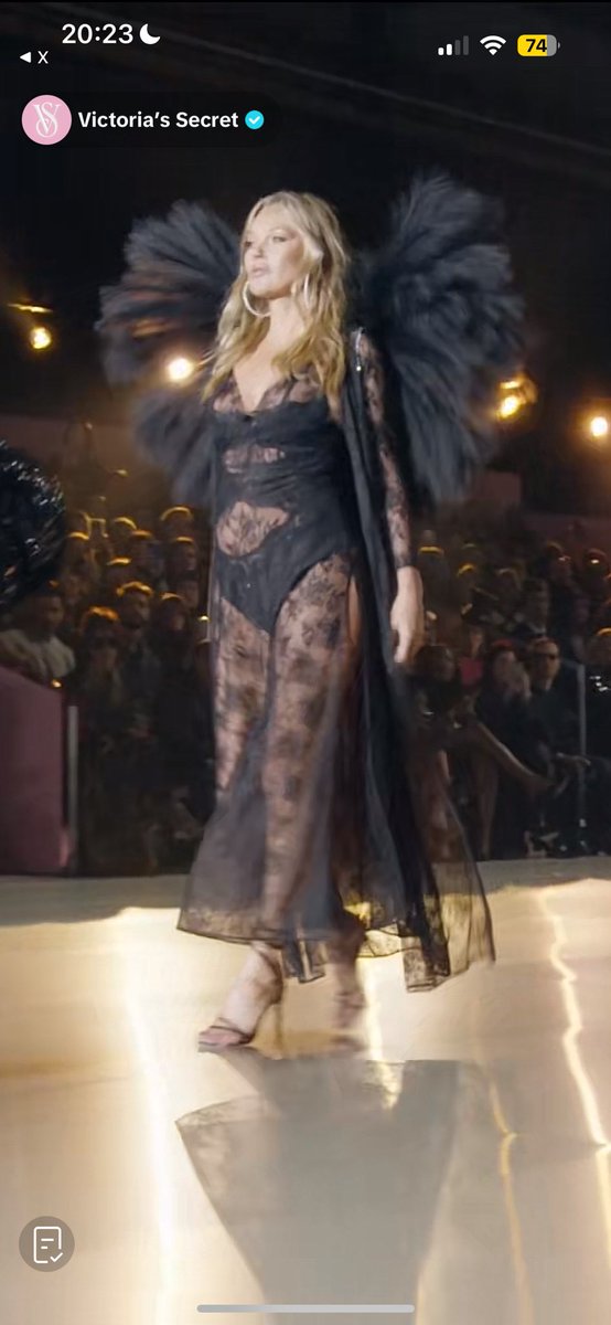 ultraviilnc's tweet photo. KATE MOSS AT VICTORIA’S SECRET 2024 OMG MY QUEEN #VSFashionShow https://t.co/rTP3FTNbrZ
