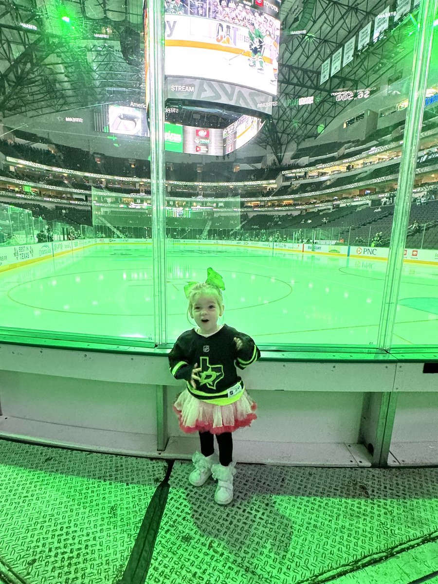 serendipitypicx's tweet photo. @DallasStars this little ice skater is ready to be a @StarsIceGirls! Put me in coach! https://t.co/4XOB4a0uXl