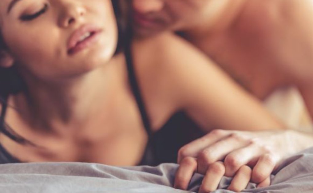 セックス中のバッグハグは好き❤女髪のアロマの香りが肉棒を刺激する❤背中やお尻から伝わる熱い体温が肉棒を硬くする❤淫らなメスの声が肉棒をさらに硬くする❤クチュクチュ音が聞こえるように女芯奥まで肉棒を挿し込む❤