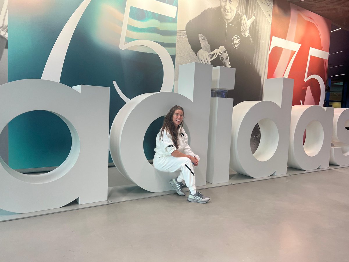 martita_ortega's tweet photo. I ❤️ @adidas viaje a la central 🇩🇪 https://t.co/xRW0Jc1zXx
