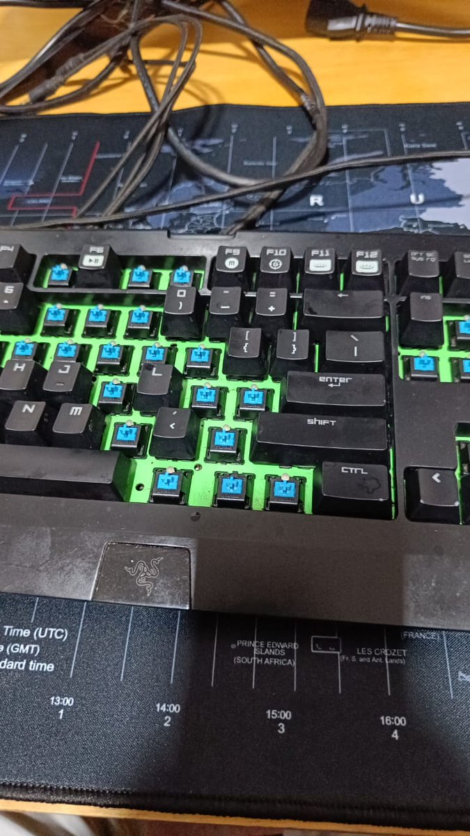 10 anos(que eu ganhei) de Blackwidow ultimate 2013. <a href="/RazerBrazil/">R Λ Z Ξ R 🇧🇷</a> 
Sigo aqui cuidando do meu pupilo. Com alguns arranhões e marcas de uso, porém, 100% funcionando.

Hoje foi dia de limpeza depois de quase 2 anos.