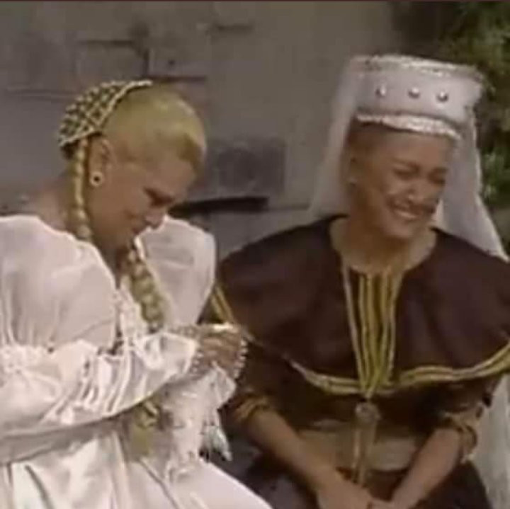 Esse lance da mulher robô é a prova de que a Record JAMAIS esqueceu dos Mutantes, serviu de base pras novelas posteriores 
#NovelaApocalipse