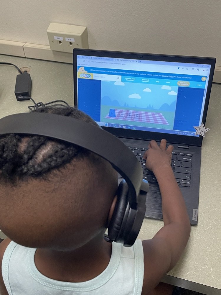 The past two days have been GREAT in lab! The first and second graders came back in and picked up their laptop skills like pros, and the new kinders have been impressive too! ❤️💻⌨️
-Mrs. Talley