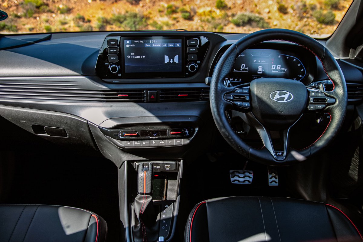 _jasonlottering's tweet photo. Extra features, extra experience🤩!

I Had the best time driving the i20 N_line!

🛡️Safety features: ABS, 6 airbags, rear view camera 
📱8” touchscreen, Apple CarPlay, BOSE sound system 
🏆10/10 overall! 
💸i20 1.0 T N-Line: R467 500 
_
@HyundaiSA @DeonSonnekus #Hyundaii20 https://t.co/6JIuTl3m8p