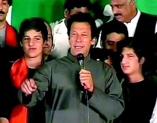 We appeal to all Pakistanis, please raise your voice. Imran khan is incommunicado from last two weeks. No one knows what condition they are in now. We think these may be the last days to save #ImranKhan 🙏🏻
#ReleaseImranKhan #FreeImranKhan #ImranKhanLifeAtHighRisk #ImranKhanPTI