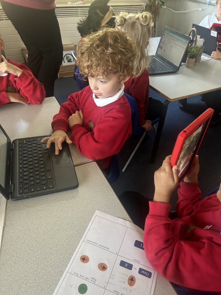 In #BGComputing we’ve been creating our own information videos teaching people how to use a Bee-Bot on a Chromebook. In partners we planned out the information we wanted to share, and took it in turns to film the video using an iPad and to speak on camera 🎥 🐝