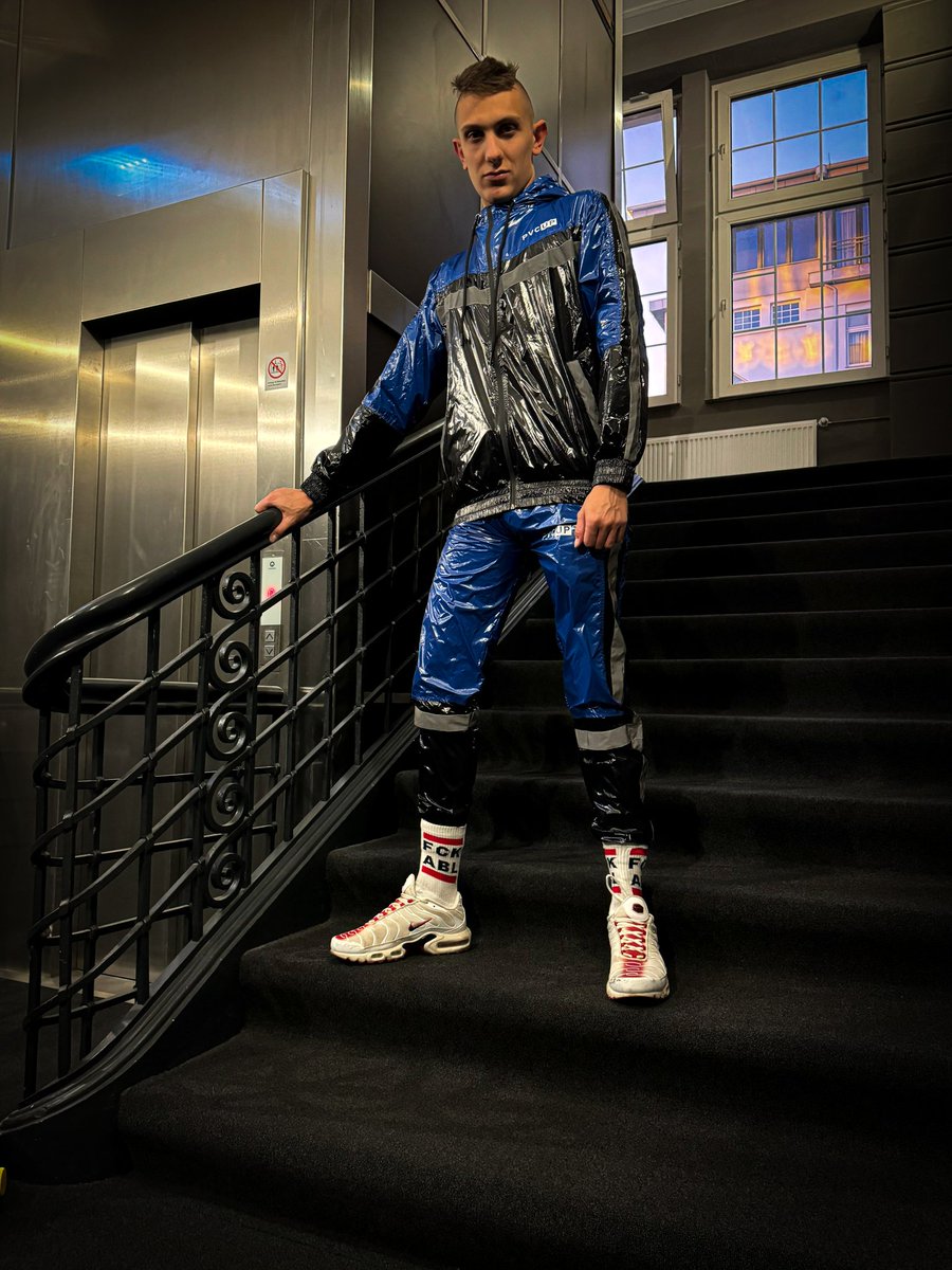 Check out <a href="/pvc_up/">pvc.up</a> and their hot kinky Gear 🔥🔥

➡️Outfit: SHINE UP - black / blue / reflective - NYLON
