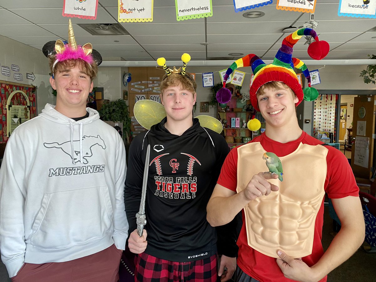 jenicars11's tweet image. Language acquisition through story retell looks good on these Spanish 3 students! #tprs #ComprehensibleInput #laclasedeespañol #GoMVStangs