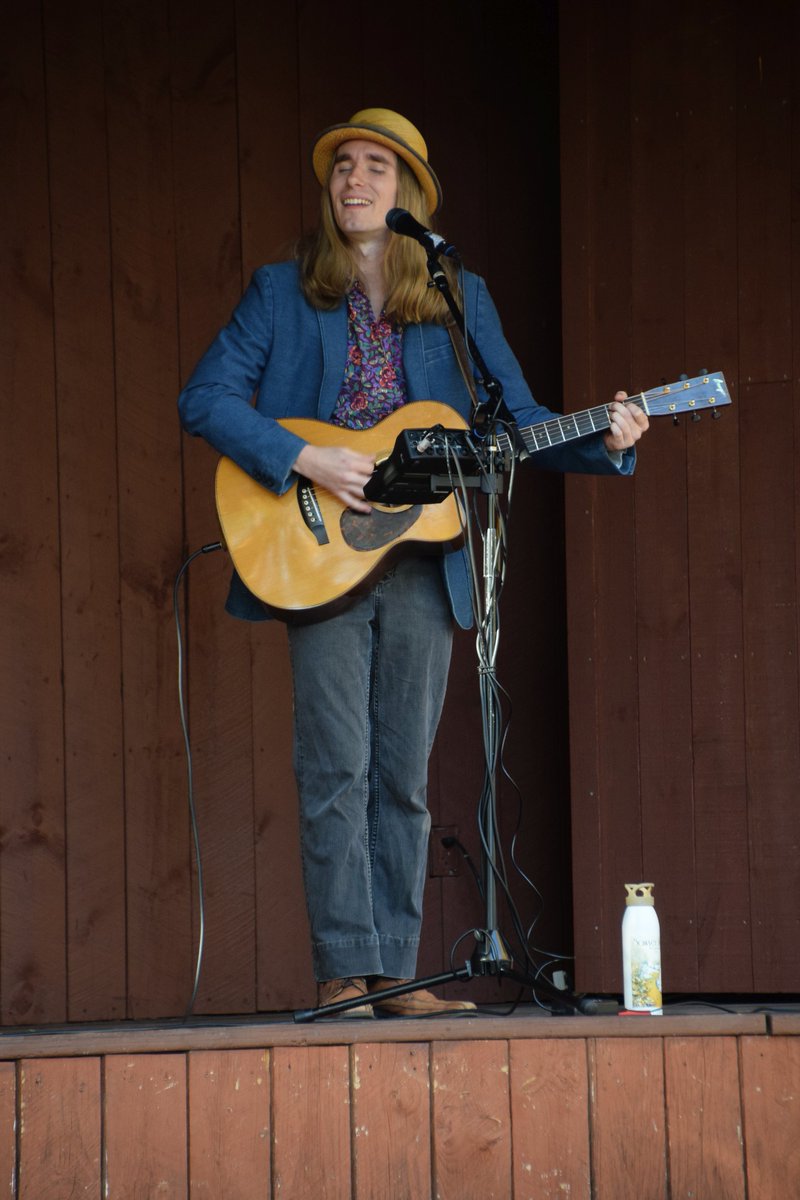 Happy Tuesday! Here are 3 of 37 photos from Sawyer Fredericks performing at the Northville,NY Fall Festival, 10-12-2024. LINK to all the others in my profile👆. Also, be sure to see tour and new music info at
SawyerFredericks.com.