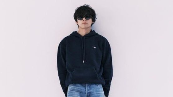 BTSMomentsMp4's tweet image. RT + REPLY + REPOST

I vote for #v at #2024MAMAVOTE