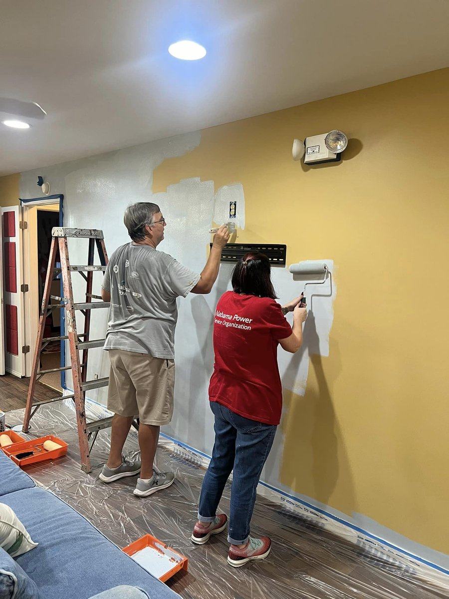 ALPowerFdn's tweet image. 🎨🖌️ The Southeast-Farley Chapter of the Alabama Power Service Organization recently painted the Russell County Child Advocacy Center.

These volunteers created a more welcoming and comforting space for children in need.

#PowerofGood #ConnectingWithCommunity
