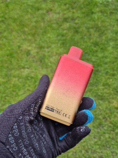 BBullrushes's tweet image. Afternoon walk &amp;amp; filled a small bag along the way. Found the largest #vape we have found so far &amp;amp; another #flytip for tomorrow's job list 🤨 #lovewhereyoulive #ButtercupLeys #NotABin @KeepBritainTidy @LitterReporting