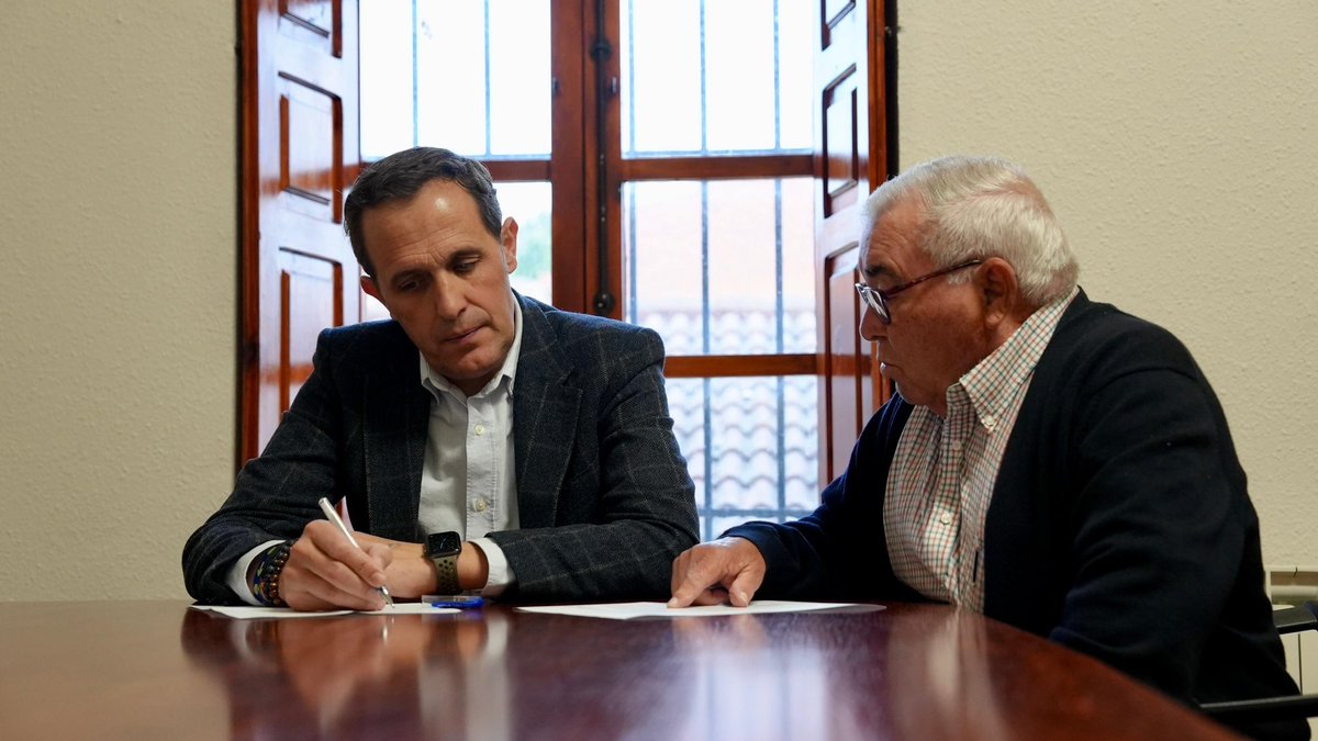 Dip_Va's tweet photo. Visita institucional a Mota del Marqués.

➡️ El presidente @Conrado_Iscar se reúne con el alcalde, Gerardo Hernández, y otros miembros de la Corporación para conocer sus nuevos proyectos:

🚁 Acondicionar espacio para emergencias y urgencias sanitarias.
🎾 Nuevas instalaciones deportivas.
🚧 Arreglo de travesía.
🚌 Mejora del transporte público.
♻️ Adecuación de punto limpio.

Siempre atendiendo las necesidades de nuestros pueblos.