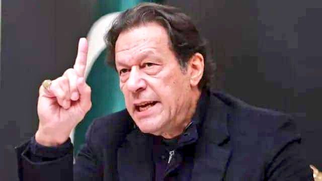 الرٹ 🚨 

15 منٹ میں اس ٹویٹ پر فوری 1 ہزار ریٹویٹ چاہیے، یہ ٹرینڈ #عمران_خان_کی_جان_کو_خطرہ وائرل کرو۔

خان صاحب کی جان کو شدید خطرہ لاحق ہے، اب مزید چپ نا رہیں ۔۔۔۔۔