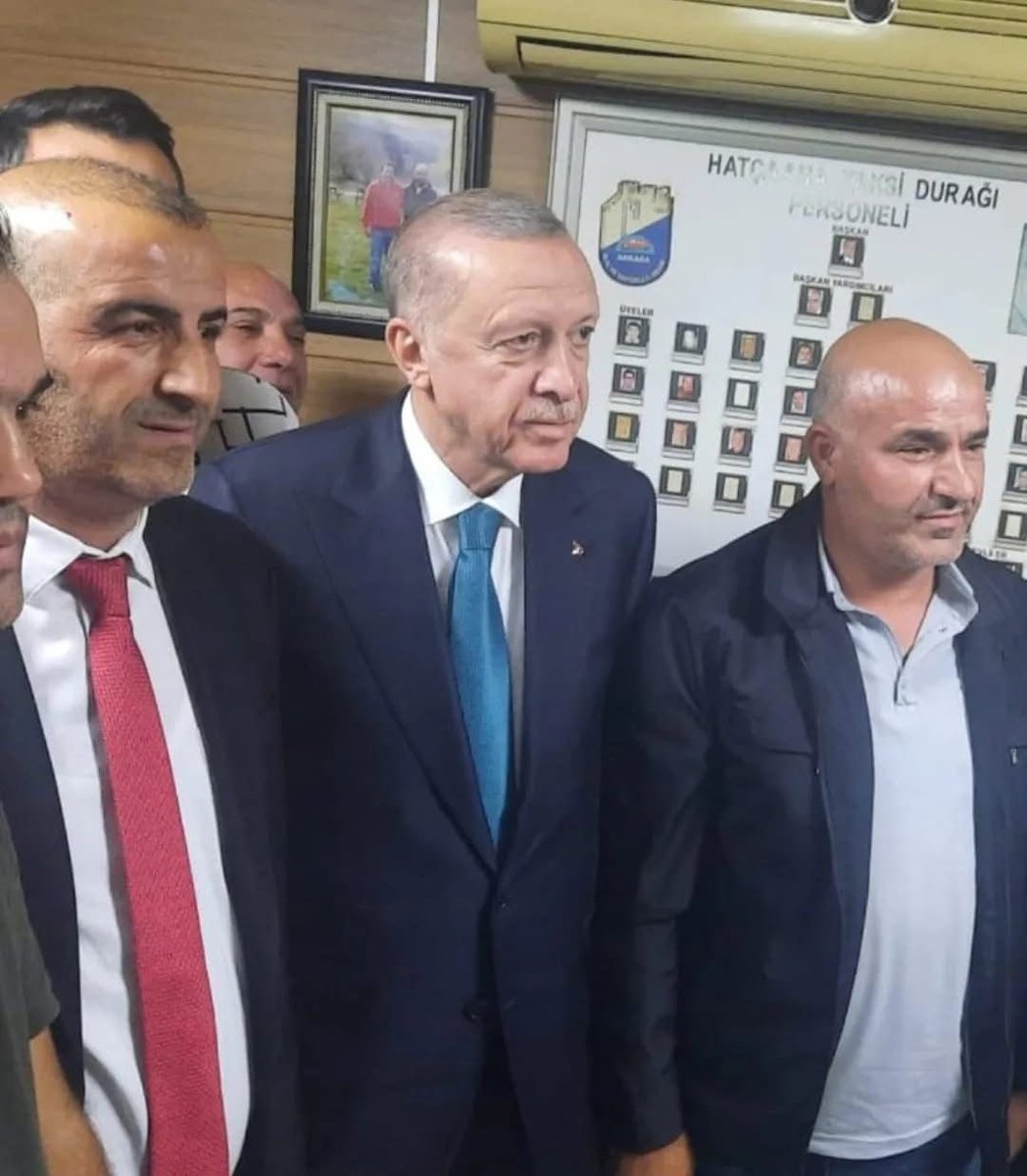 karakurtulus758's tweet photo. sayın Cumhurbaşkanımız Recep Tayyip Erdoğan, bugün taksi durağımız ve Esnaflarımızı ziyaret etmiştir 

Ticari araçlar müktesep hakları öncelikli olmak üzere , sektörümüzün sorunlarını kendilerine arz ettim https://t.co/etL3Okd3NE