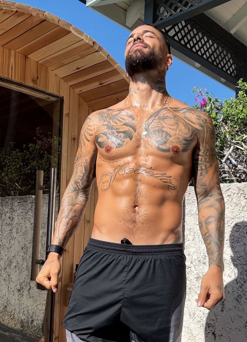 1CelebzDudez's tweet photo. Maluma enjoying a sunbath https://t.co/SBpAdVS3tL