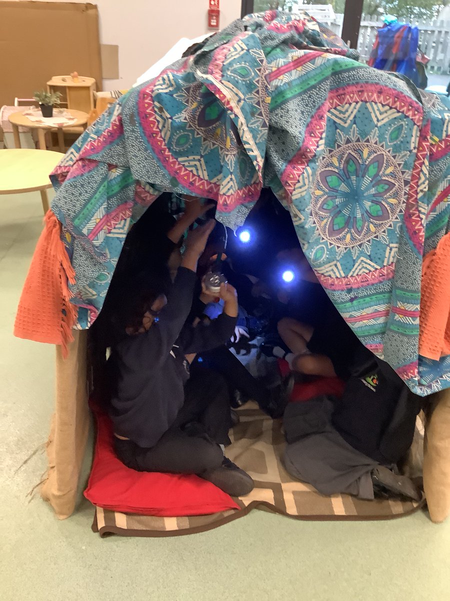 TinsleyMeadows's tweet photo. We made a big dark den at Y1-2 Den Building After School Club today! ⛺️🔦

We sat inside with our torches and told stories and jokes to each other! 😂😜🗣️

Well done, everyone! ⭐️ https://t.co/3Gc0LgStXl