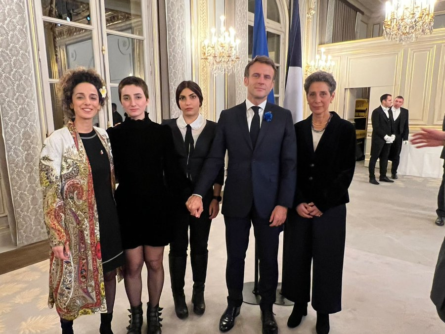 janminajan's tweet photo. @PahlaviReza Where are the fake activists who met with Macron and claimed that he heard the voice of #IranProtests? Where are #Alinejad and #Broumand?
If they really mean, they should hold Macron accountable!
Otherwise, they are accomplices of Macron and the arms manufacturers. https://t.co/NwDXYcslZH