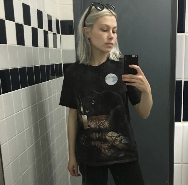 bitethehnd's tweet image. look at my doctor bruh 😭 she just put her hand over my liver and told me my resentments getting smaller 😭