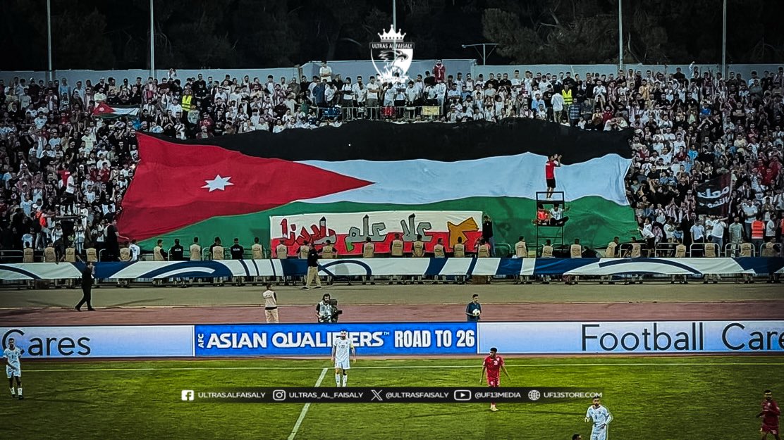 UltrasFaisaly's tweet photo. في حضرة التراس الفيصلي لا شيء وليد الصُدفة، كلّ الأعمال متكاملة كل القصص مترابطة، من رماد العنقاء رفعنا الراية نحو السماء🇯🇴🦅

𝐔𝐅𝟏𝟑 https://t.co/5QTpRvzij1