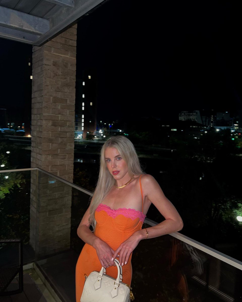 lovingkeely's tweet photo. Keely Hodgkinson is HOT AF 😍 https://t.co/7m3cTIW72g