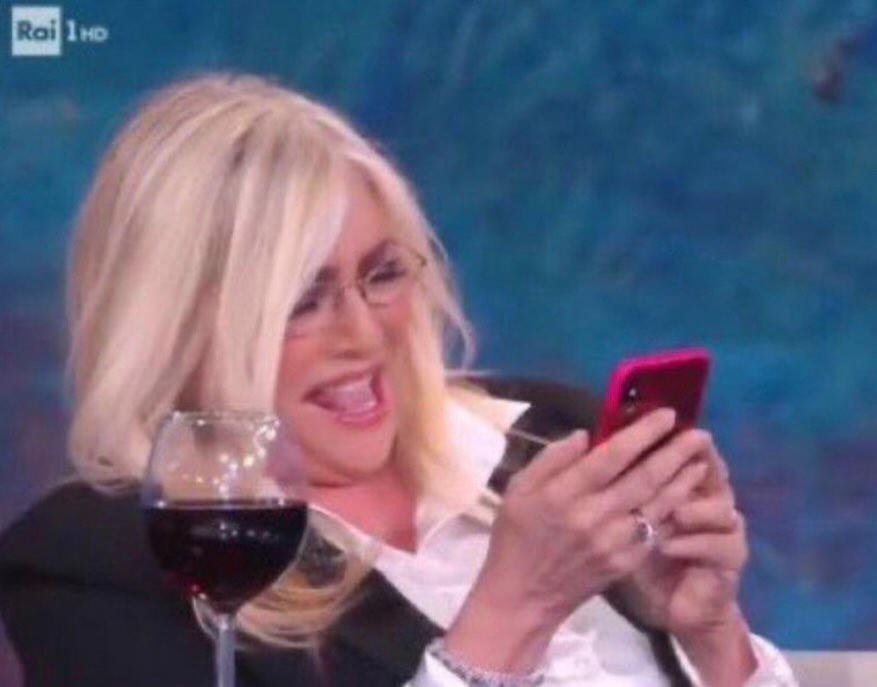 La tentatrice che va sul barchino di Filippo perché si deve allontanare ⚰️⚰️⚰️⚰️⚰️ mi dovete tenere stasera
#temptationisland