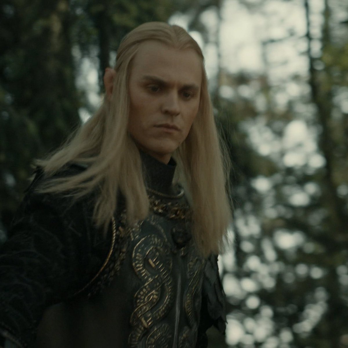 small and angry

                                    tall and calm

#haladriel #saurondriel