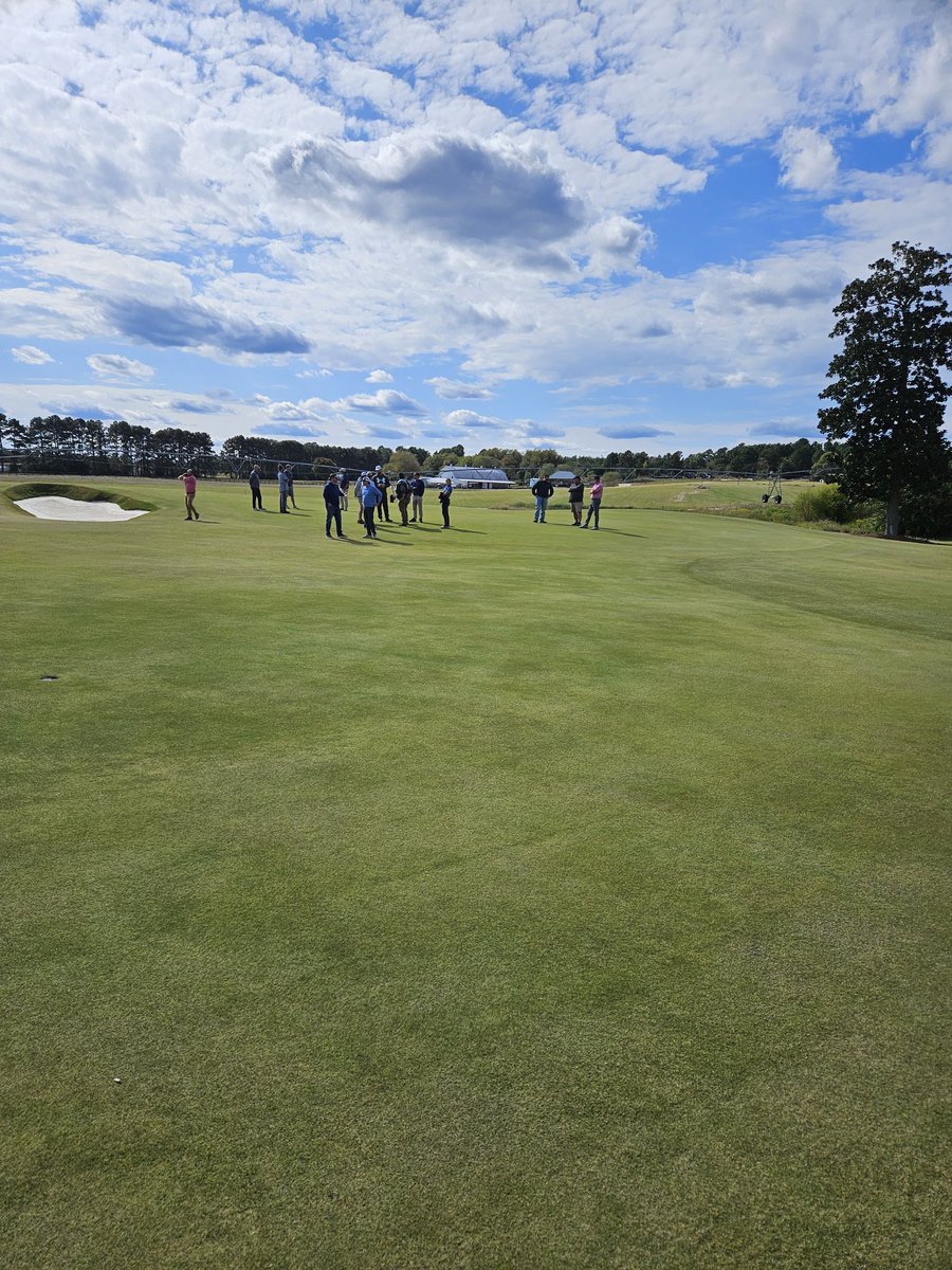 MikeHokie93's tweet photo. Impressive grasses and facility! Great meeting @BuySodTurf @SandhillsGCSA https://t.co/gaupwOQawn