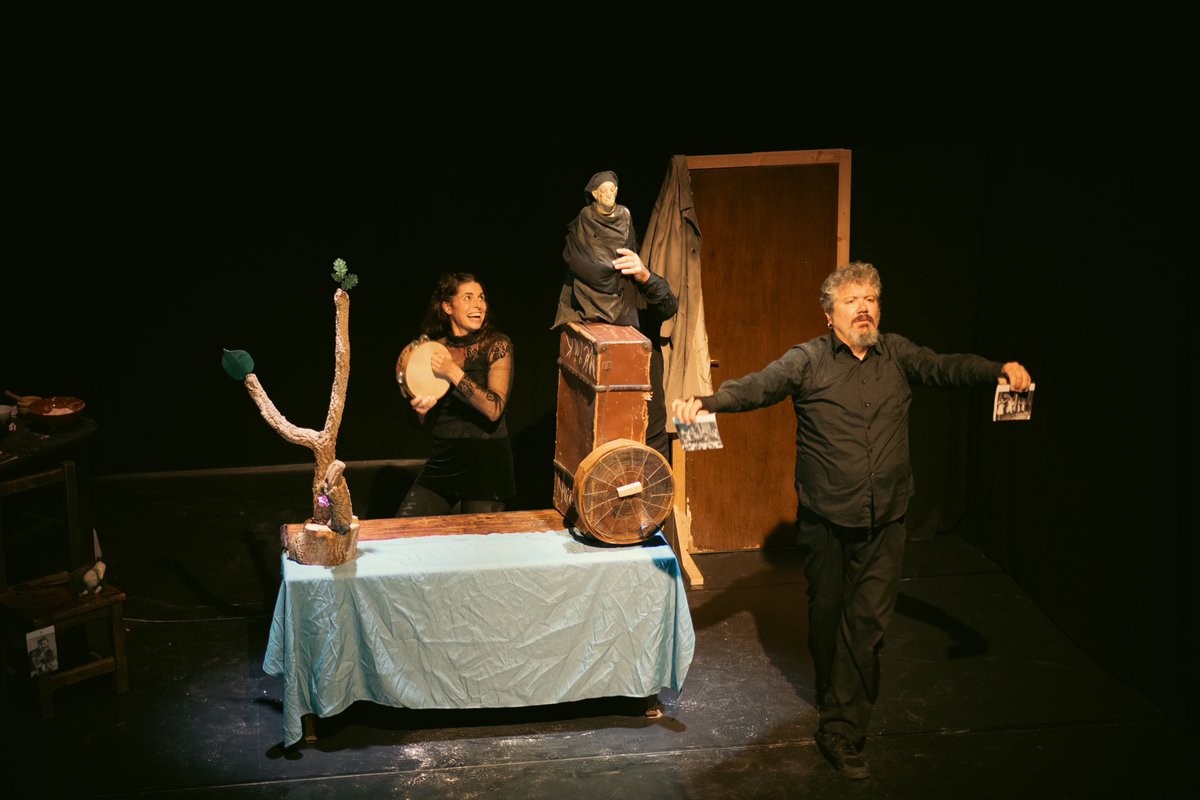 Galicreques's tweet photo. Durmidos agardan os títeres, esperan o alento que lles dá vida. 

Un resumo da variedade de funcións destes días en imaxes!

📸 @romaansc 

#Galicreques #FestivalGalicreques #títeres #puppets #teatro #Compostela #SantiagoDeCompostela #Galicreques2024 https://t.co/YTJ32Y6M0P