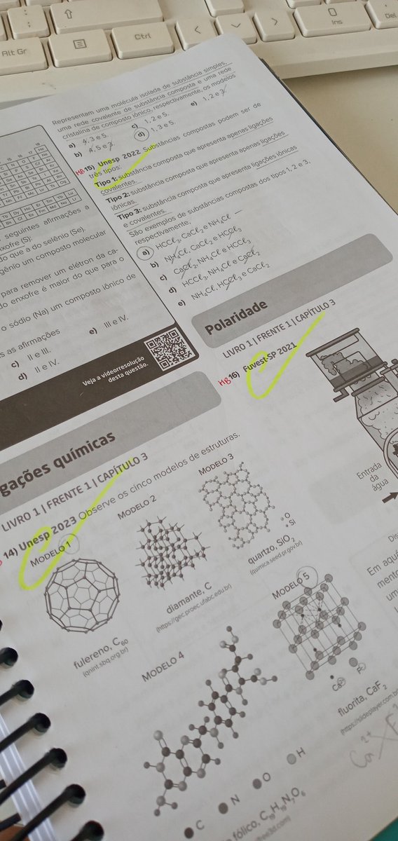 petulniaa's tweet image. aulinha de química com o michel 🧪📚