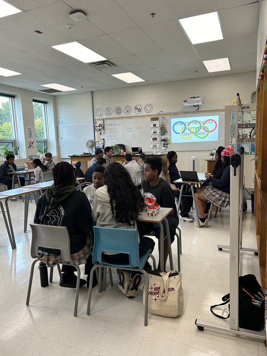 msdifederico's tweet photo. My grade 7 homeroom class got to join the grade 12 ENG4U class for the grammar olympics a couple weeks ago! My class was very fortunate to leave the class with new grammar knowledge and plenty of sugary treats from the kind grade 12s 😂 @NotreDameOCSB https://t.co/lrebnyRtOi