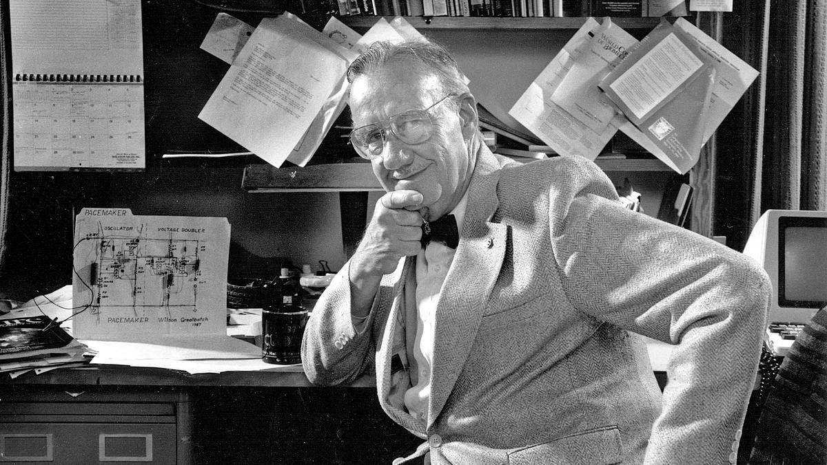 ivanfamil's tweet photo. En 1956, el ingeniero Wilson Greatbatch cometió un error del que nacería uno de los mayores avances de la historia de la Humanidad. Su fallo dio origen al revolucionario dispositivo que ha salvado más vidas en los últimos 50 años: el marcapasos. Tira del hilo 🧵👇🏽👇🏽👇🏽 https://t.co/M7NUqnNWC6