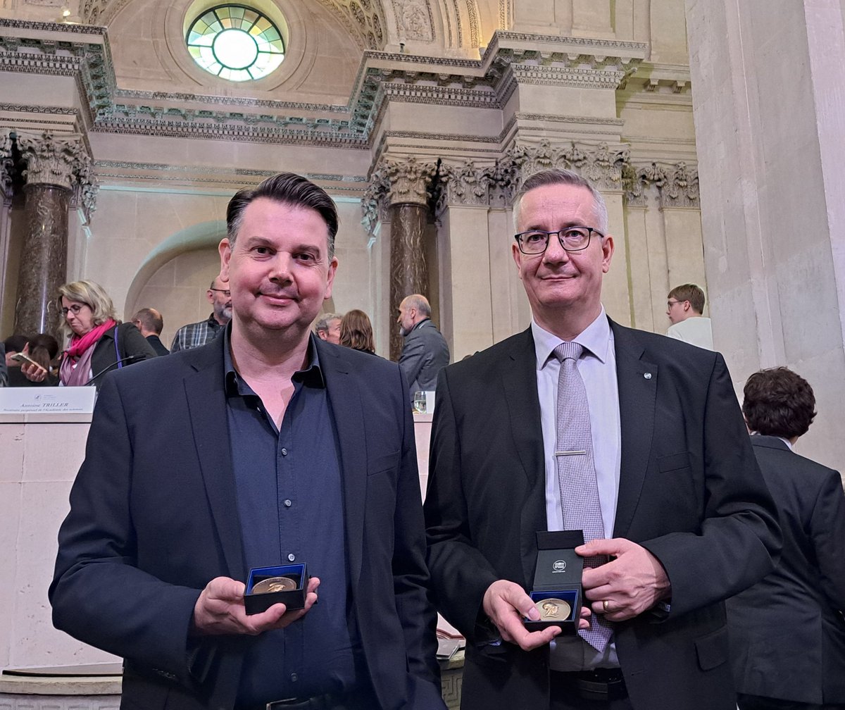 DCO_SCF's tweet image. Félicitations aux membres de la DCO qui se sont vus remettre des prix de @AcadSciences ce 15 octobre sous la grande coupole : Anne-Marie Caminade, Virginie Vidal, Jean-Francois Lutz, Frédéric Leroux & @samilakhdar1